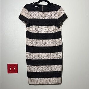 Maggy London short sleeve lace dress 8